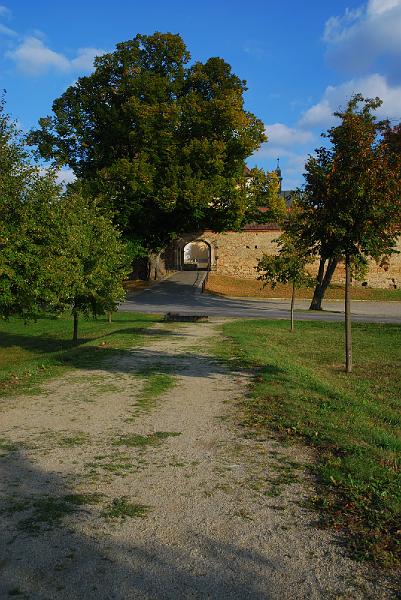 DSC_8458.JPG - Také této cesty ke klášteru dotkla se noha p.ř. a jeho nejlepší přítelkyně.